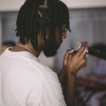 Coaching scénique Open Mic — avec Beeby aux Labos